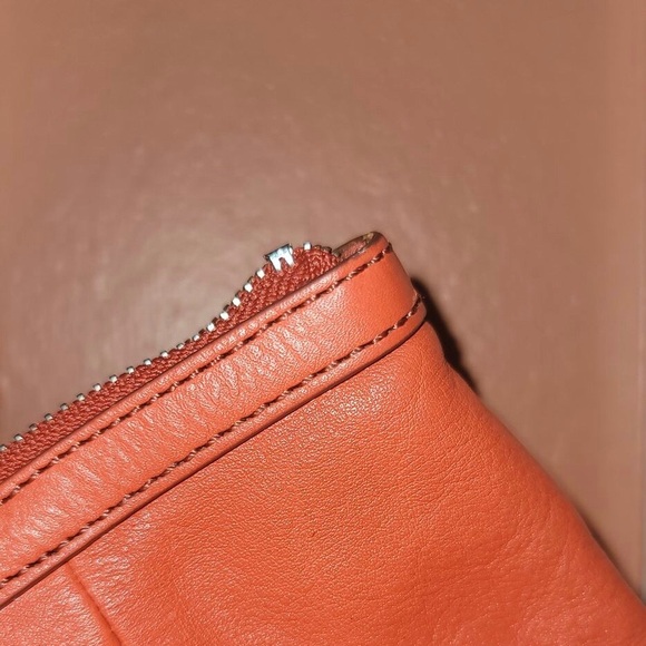 Fossil Tote (Rare Color) - Picture 10 of 11